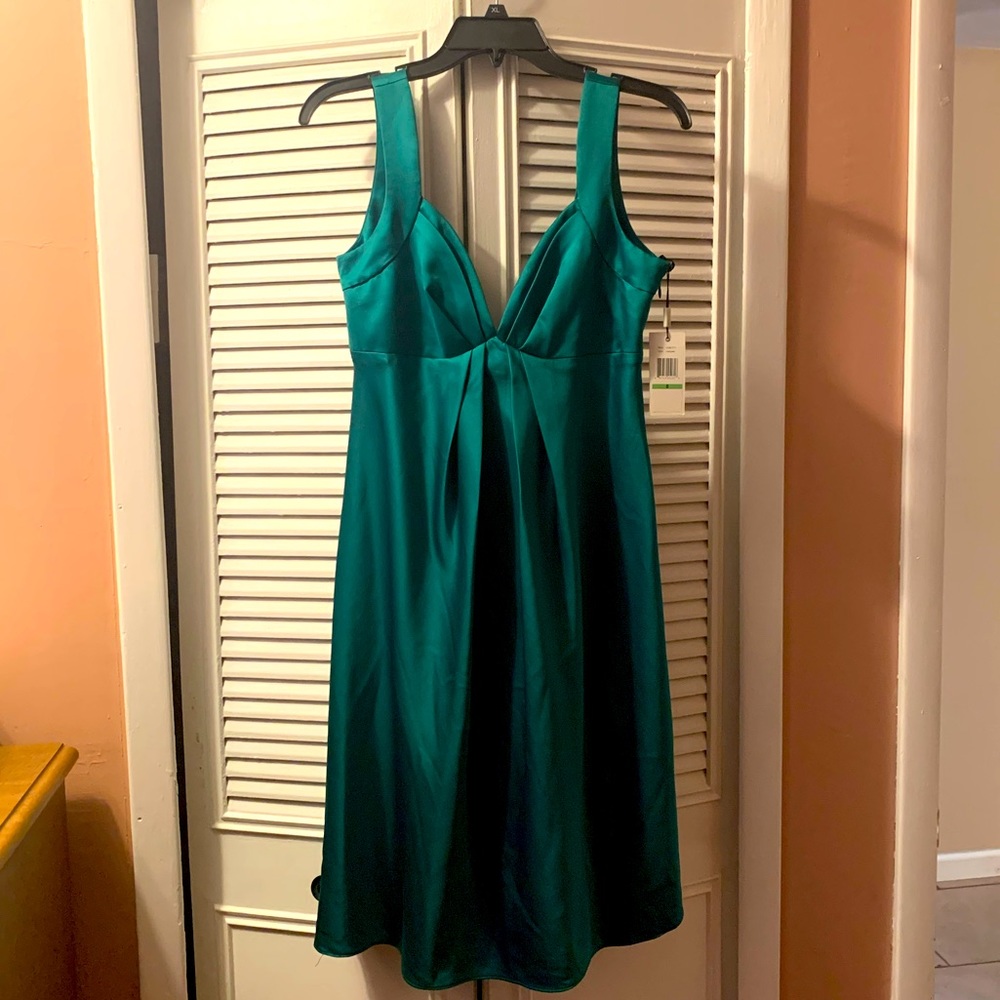 Beautiful new Calvin Klein emerald green formal knee-length dress, size 8